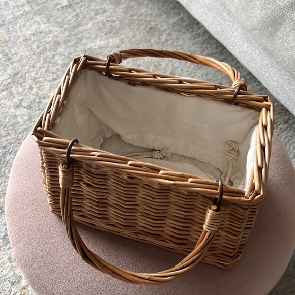 Beautiful Wicker Basket - Picture 8 of 8